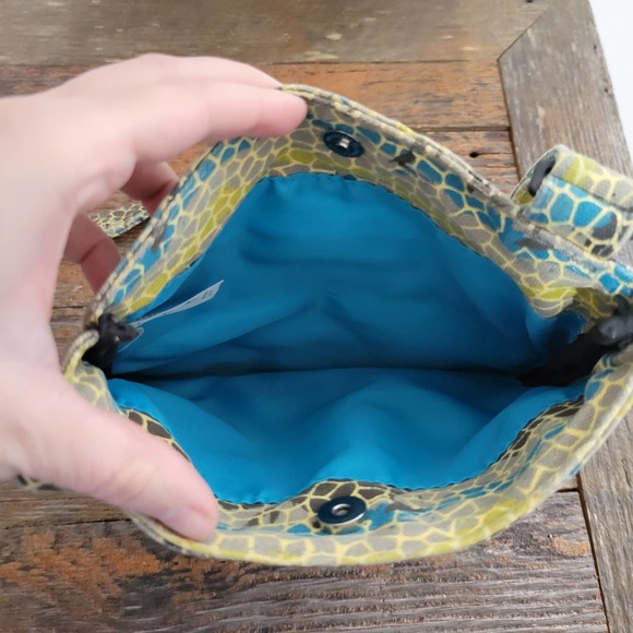 Kavu Giraffe Print Cross Body Mini Purse - Picture 6 of 6